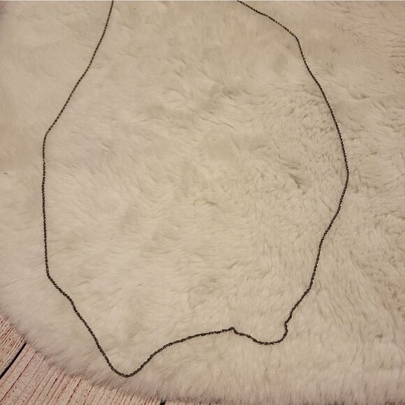 Avon extra long silver necklace - Picture 1 of 3